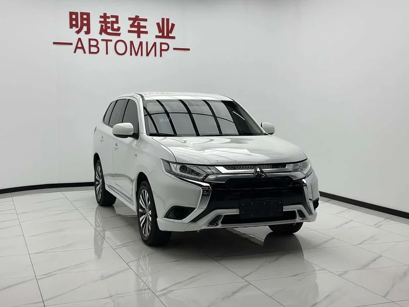 Mitsubishi Outlander — фото 3
