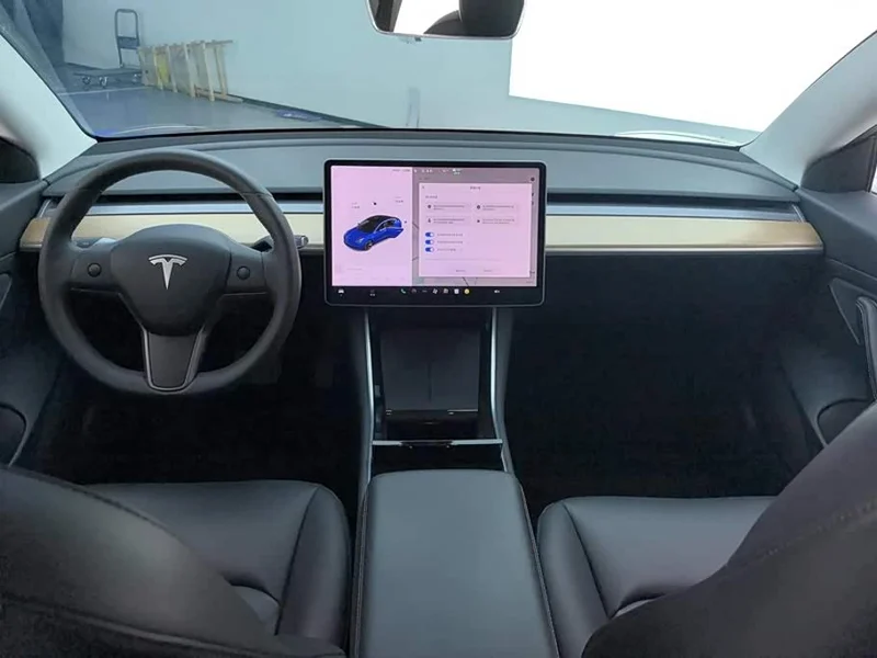 Tesla Model 3 — фото 12
