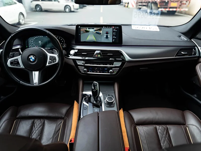 BMW 5-Series — фото 15