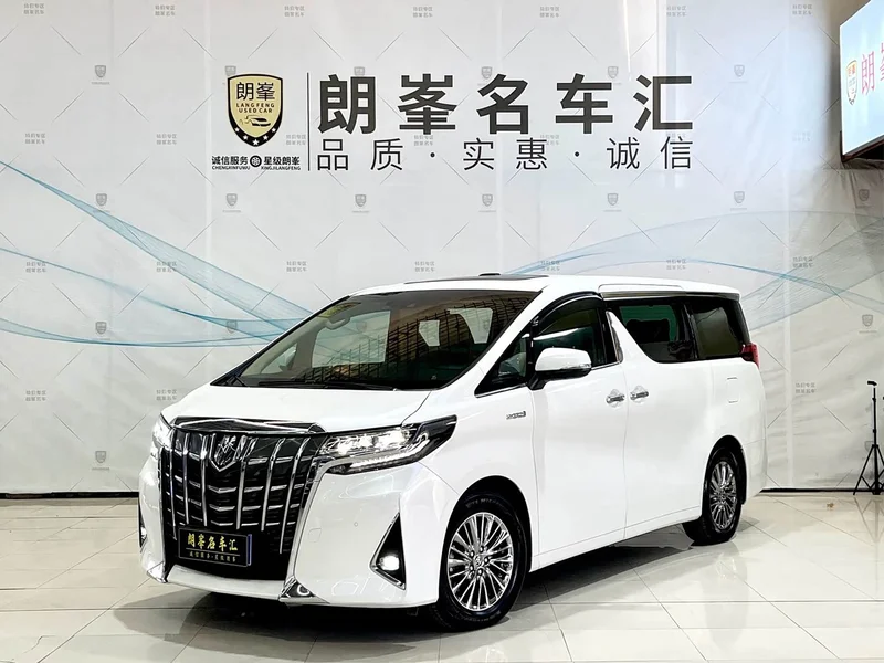 Toyota Alphard — фото 1