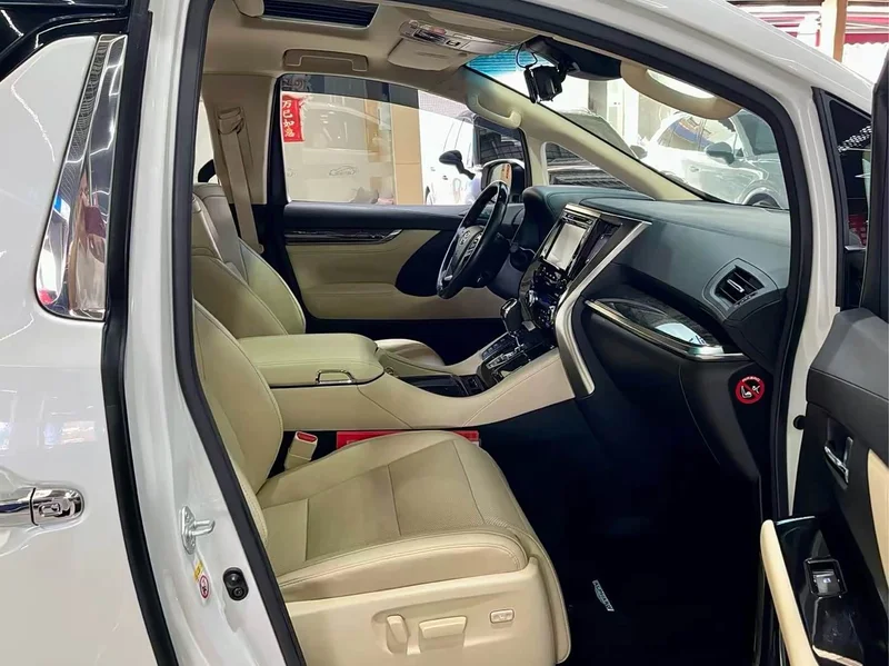 Toyota Alphard — фото 14