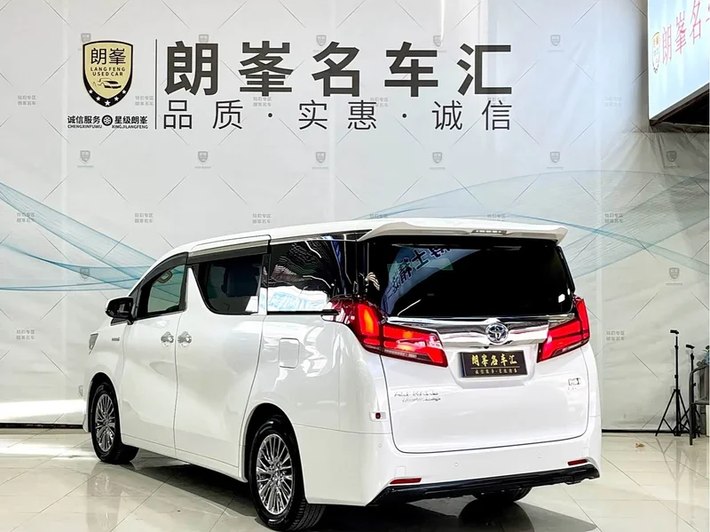 Toyota Alphard — фото 4