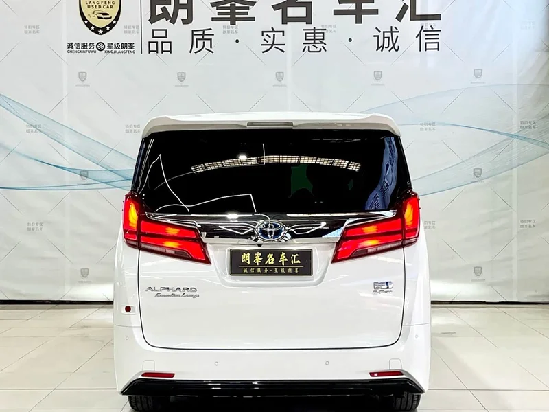 Toyota Alphard — фото 5