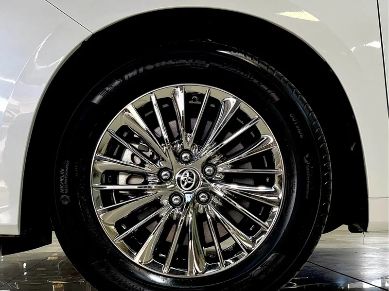 Toyota Alphard — фото 7