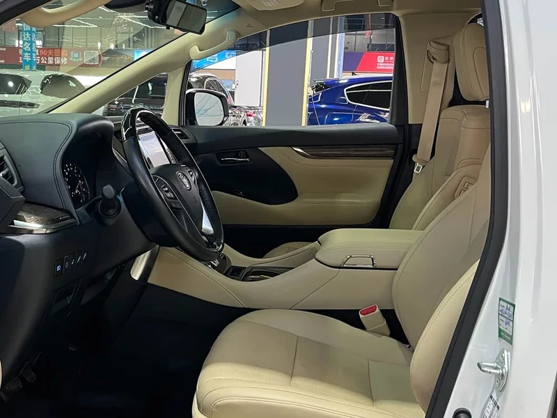 Toyota Alphard — фото 8