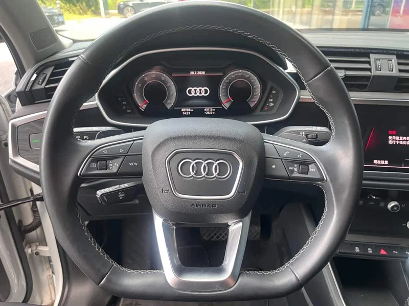 Audi Q3 — фото 11