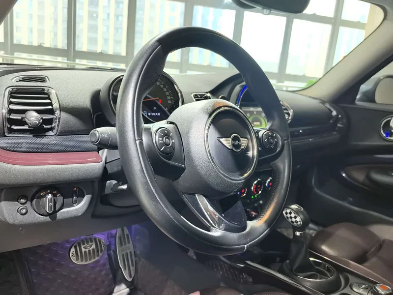 MINI CLUBMAN — фото 7