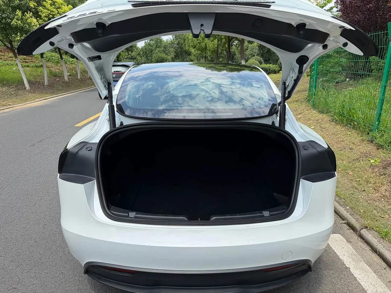 Tesla Model 3 — фото 13