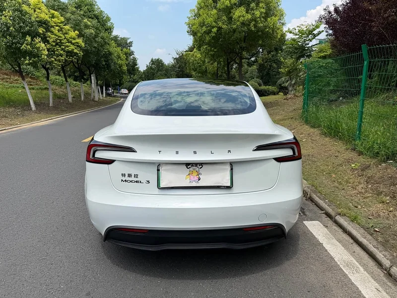 Tesla Model 3 — фото 14