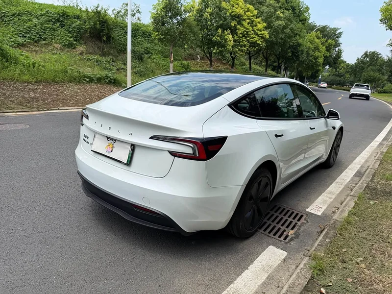 Tesla Model 3 — фото 15