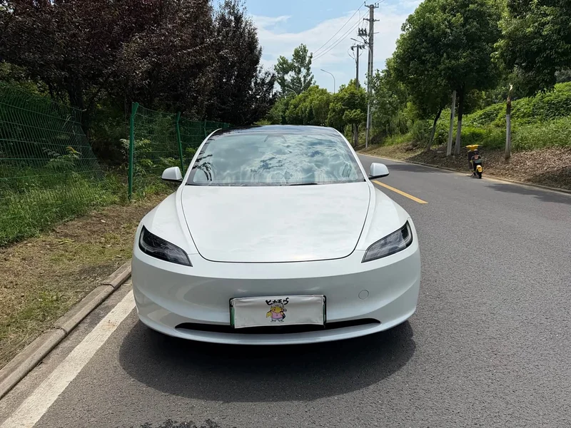 Tesla Model 3 — фото 2