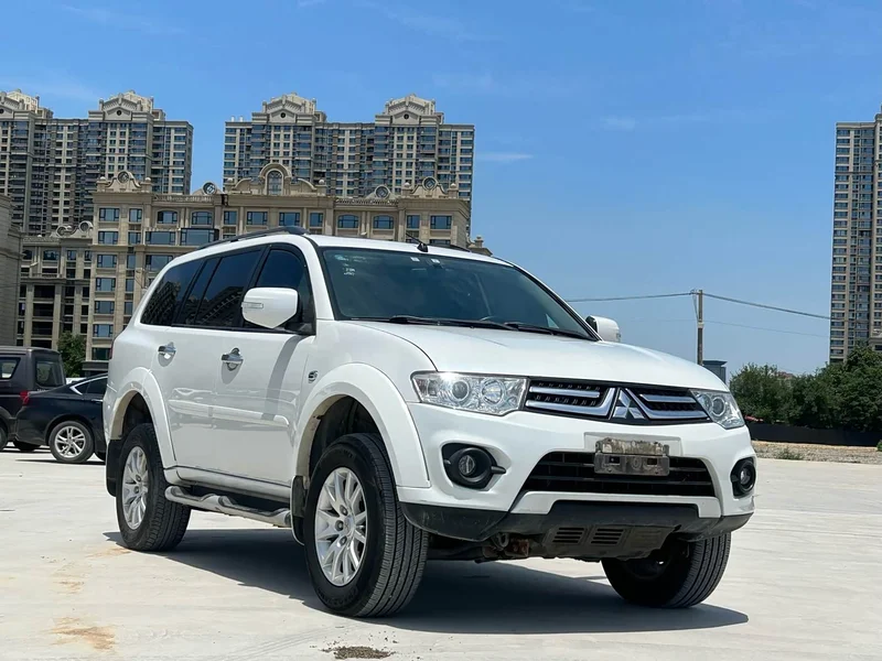 Mitsubishi Pajero — фото 3