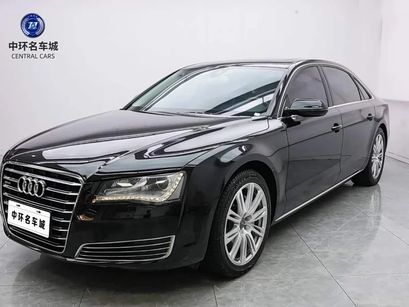 Audi A8 — фото 1