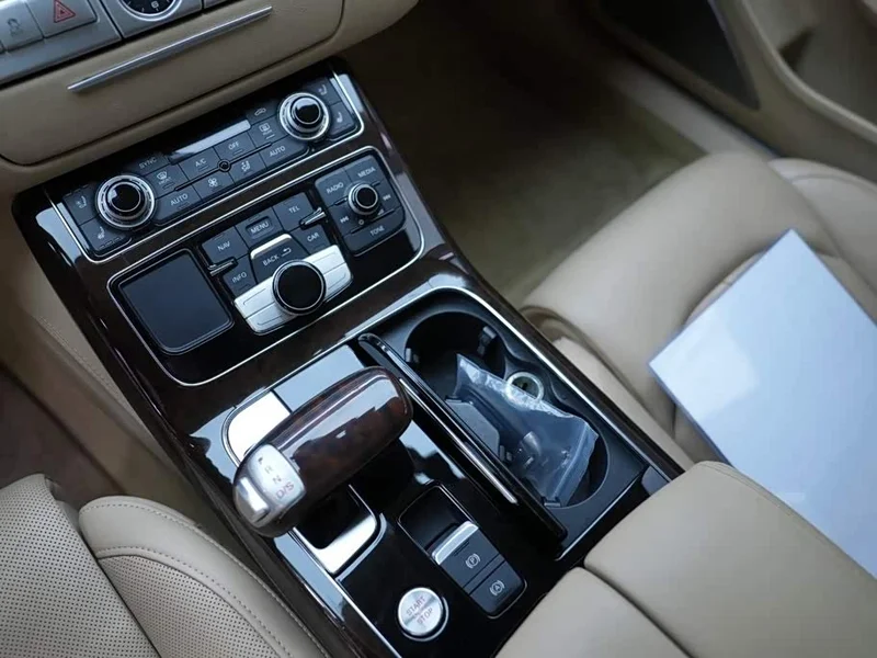 Audi A8 — фото 11