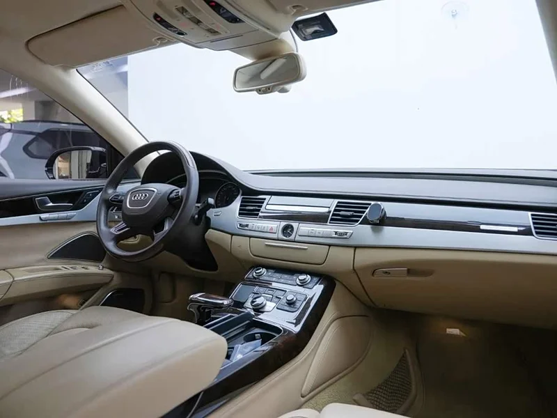 Audi A8 — фото 14