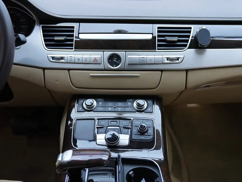 Audi A8 — фото 10