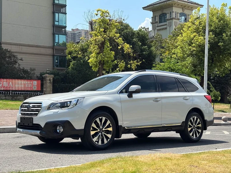 Subaru Outback — фото 1