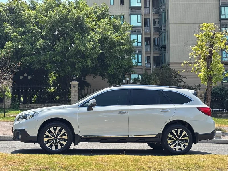 Subaru Outback — фото 4