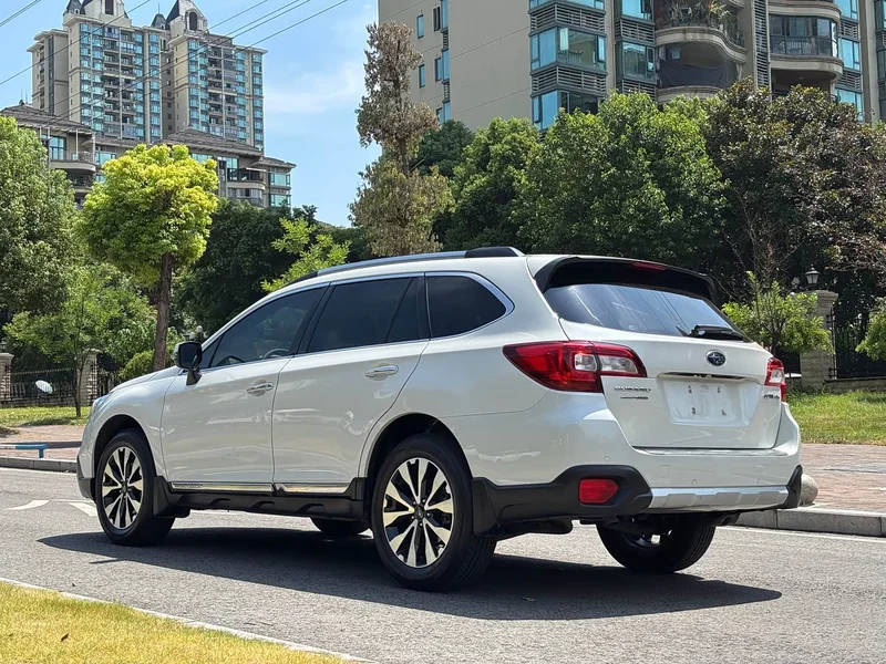 Subaru Outback — фото 5