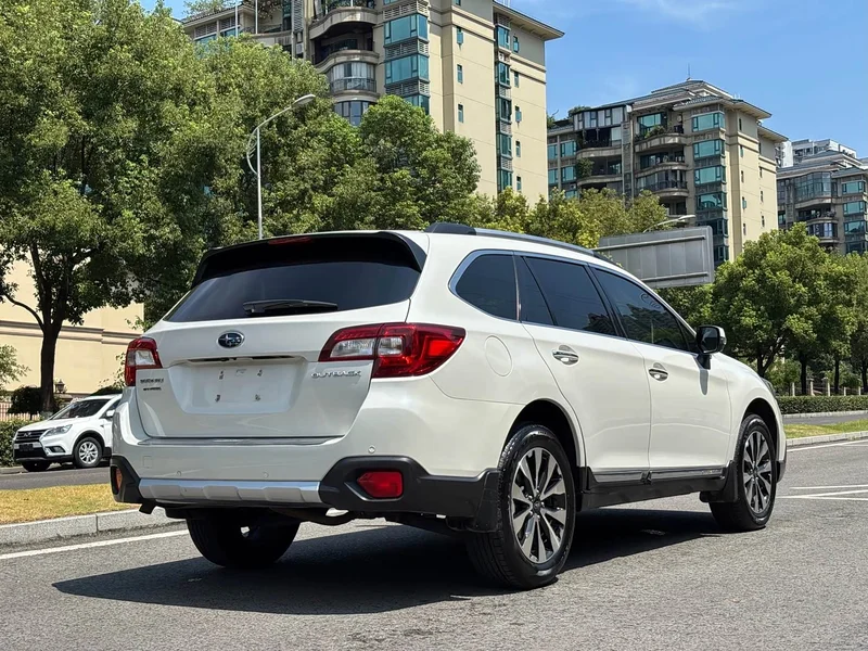 Subaru Outback — фото 7