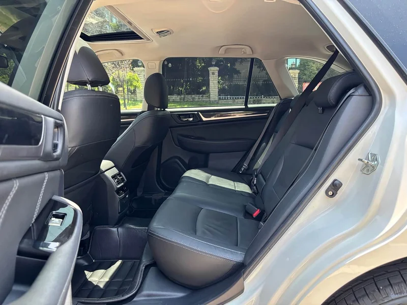 Subaru Outback — фото 9