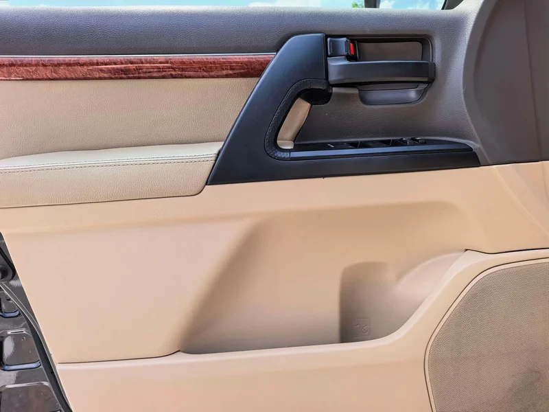 Toyota Land Cruiser (Imported) — фото 11