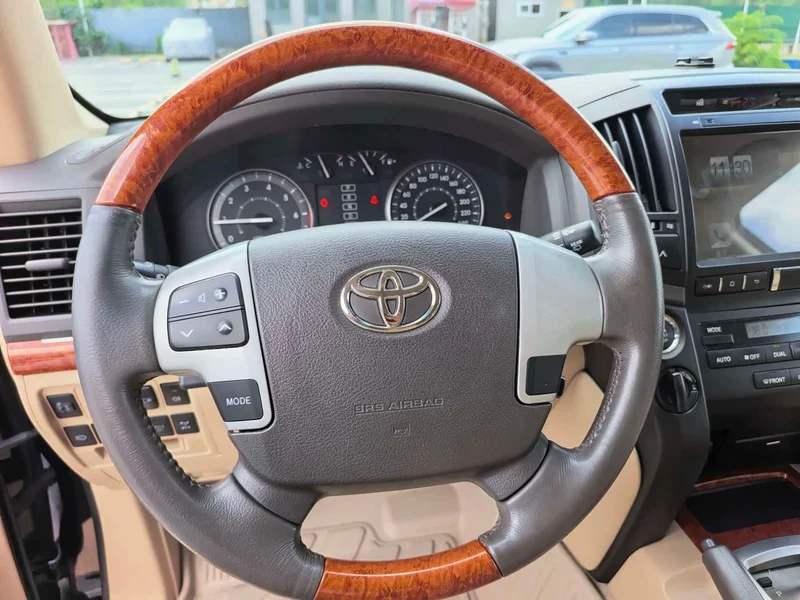 Toyota Land Cruiser (Imported) — фото 13