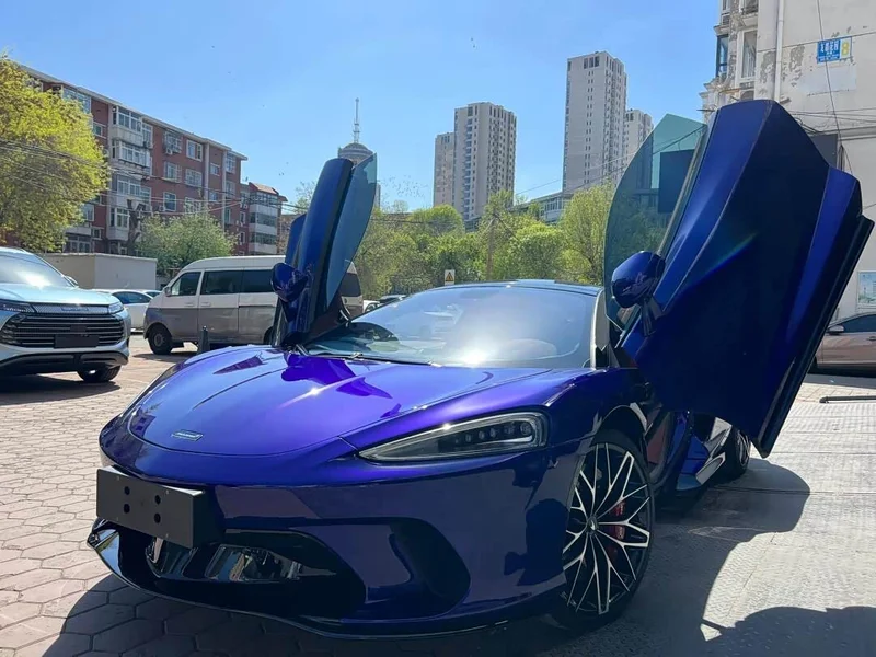 McLaren GT