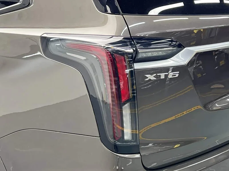Cadillac XT6 — фото 11
