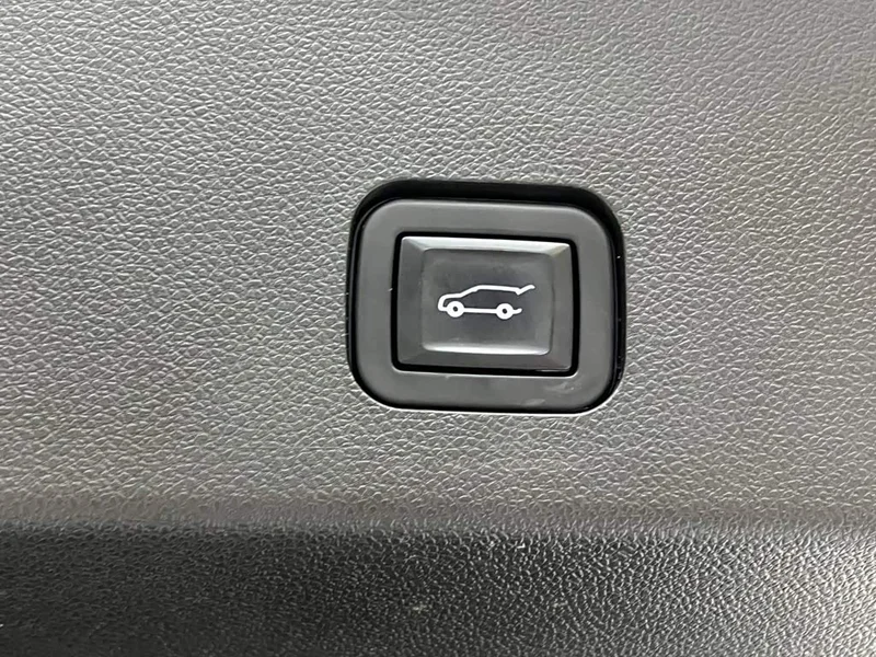 Cadillac XT6 — фото 12
