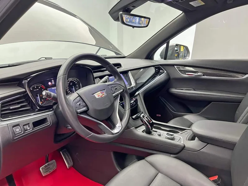 Cadillac XT6 — фото 14
