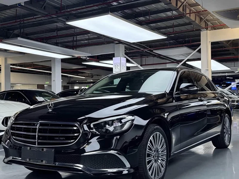 Mercedes-Benz E-Class — фото 1