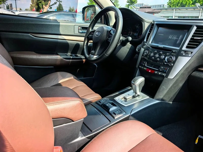 Subaru Outback — фото 11