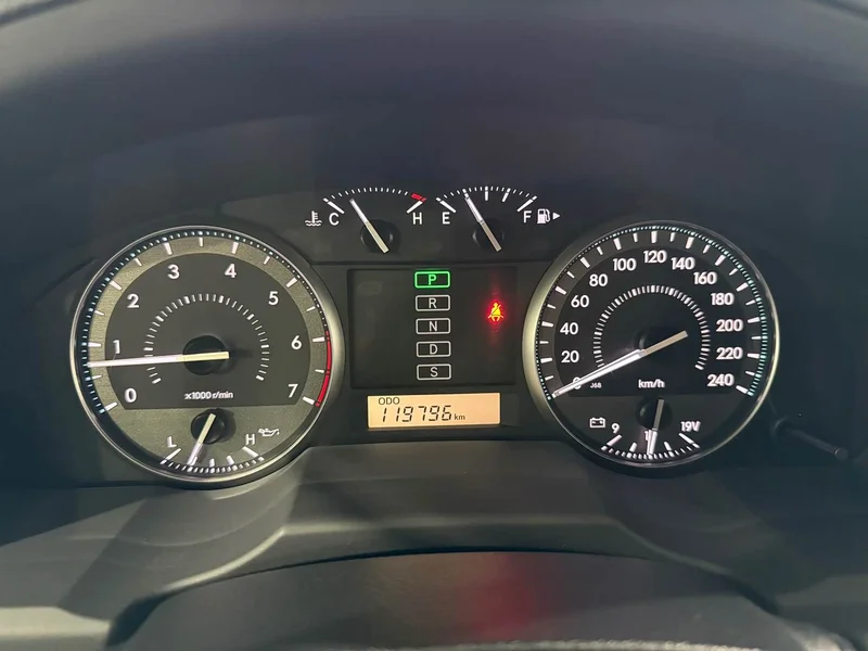 Toyota Land Cruiser (Imported) — фото 16