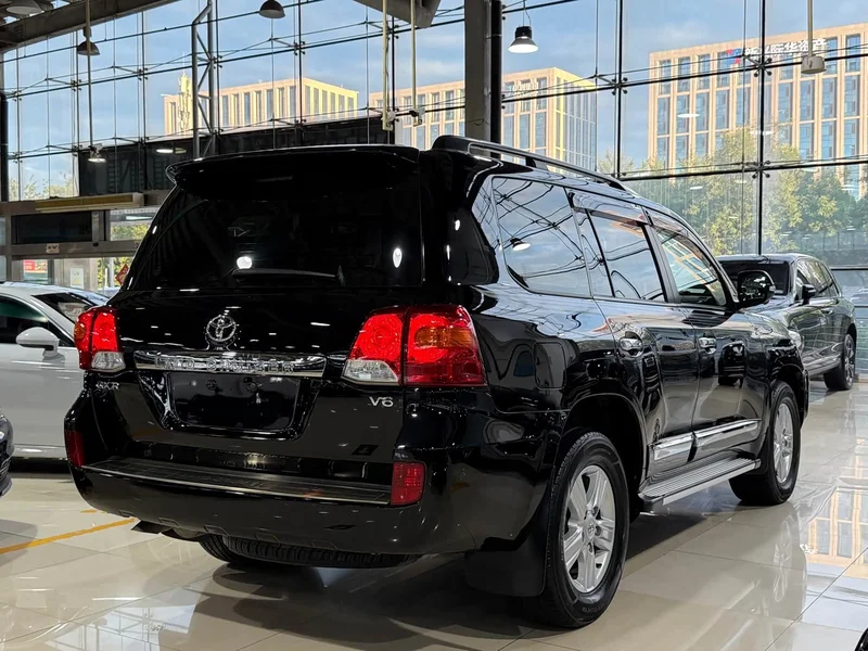 Toyota Land Cruiser (Imported) — фото 24