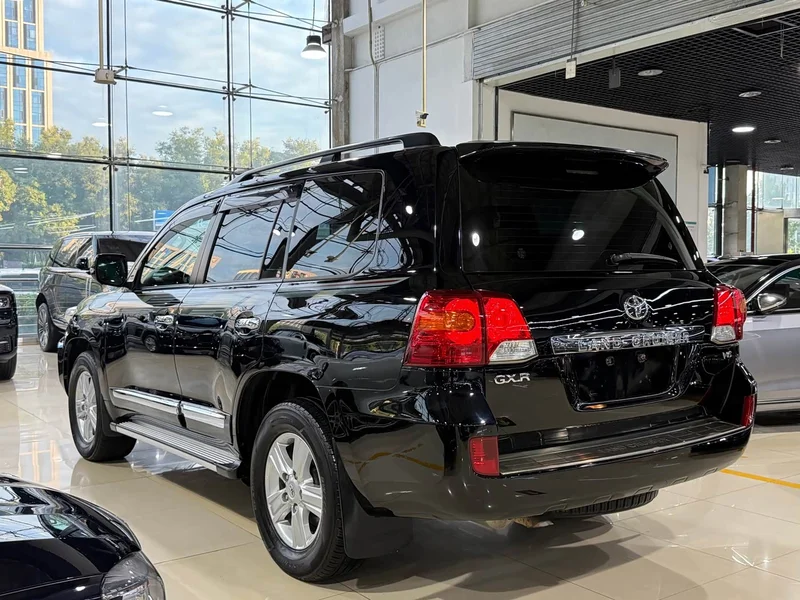 Toyota Land Cruiser (Imported) — фото 25