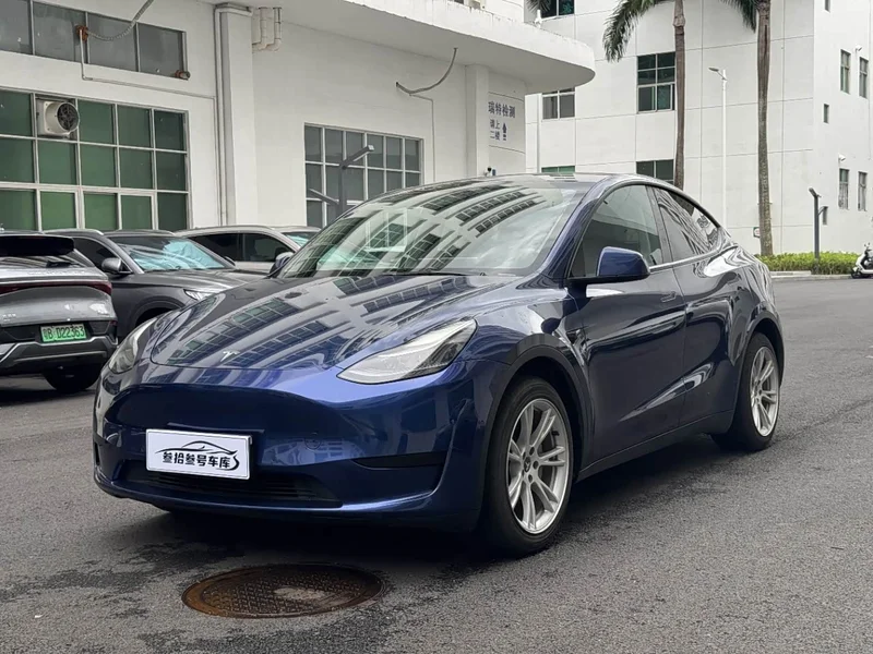 Tesla Model Y — фото 1