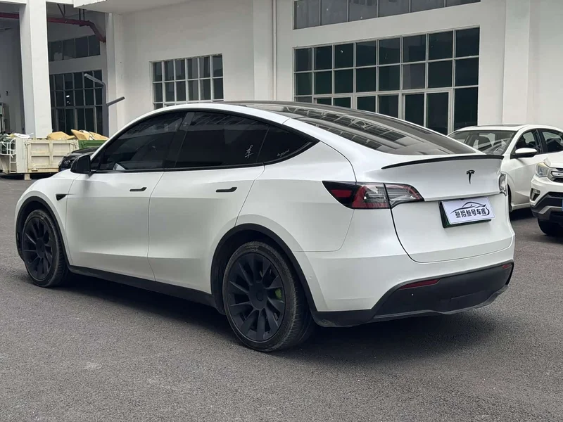 Tesla Model Y — фото 7