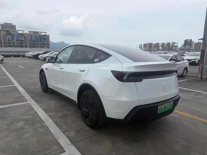 Tesla Model Y — фото 5