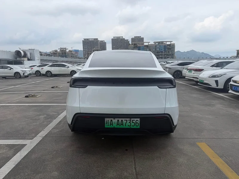 Tesla Model Y — фото 7