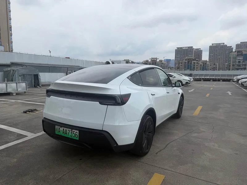 Tesla Model Y — фото 8