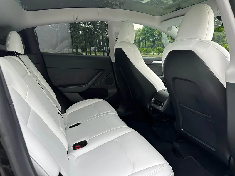 Tesla Model Y — фото 12
