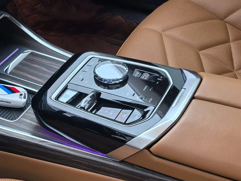 BMW 7-Series — фото 11