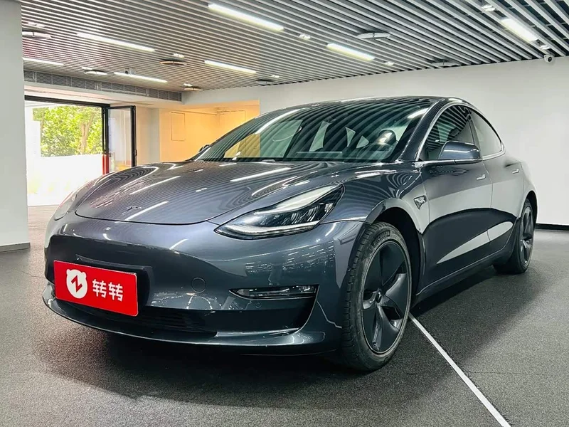 Tesla Model 3 — фото 1