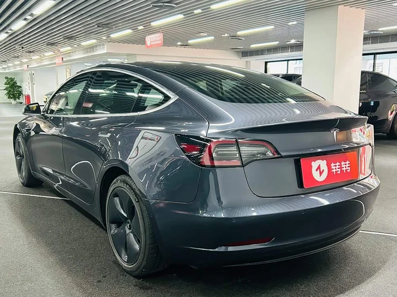 Tesla Model 3 — фото 4