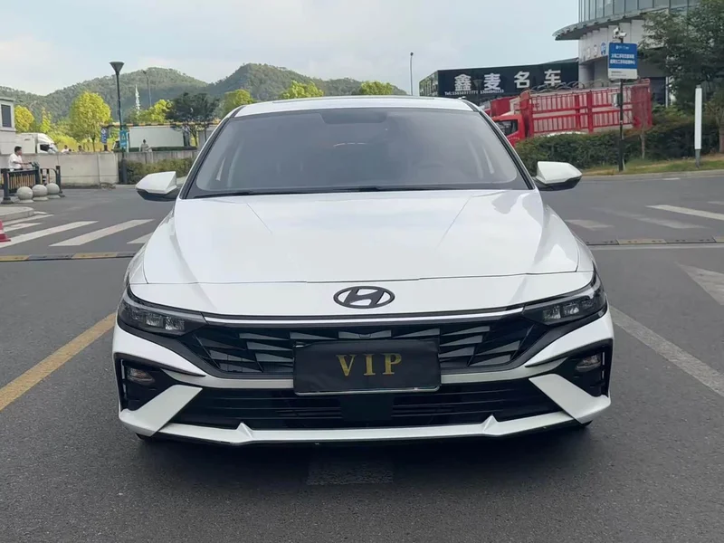Hyundai Elantra — фото 2