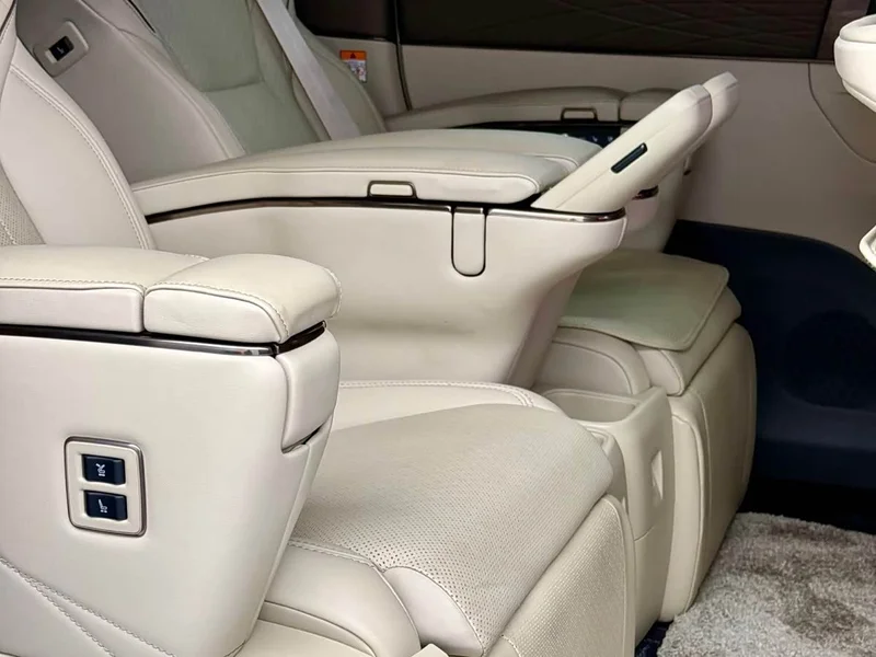Toyota Alphard — фото 20
