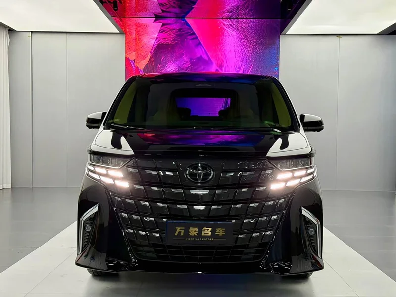 Toyota Alphard — фото 2