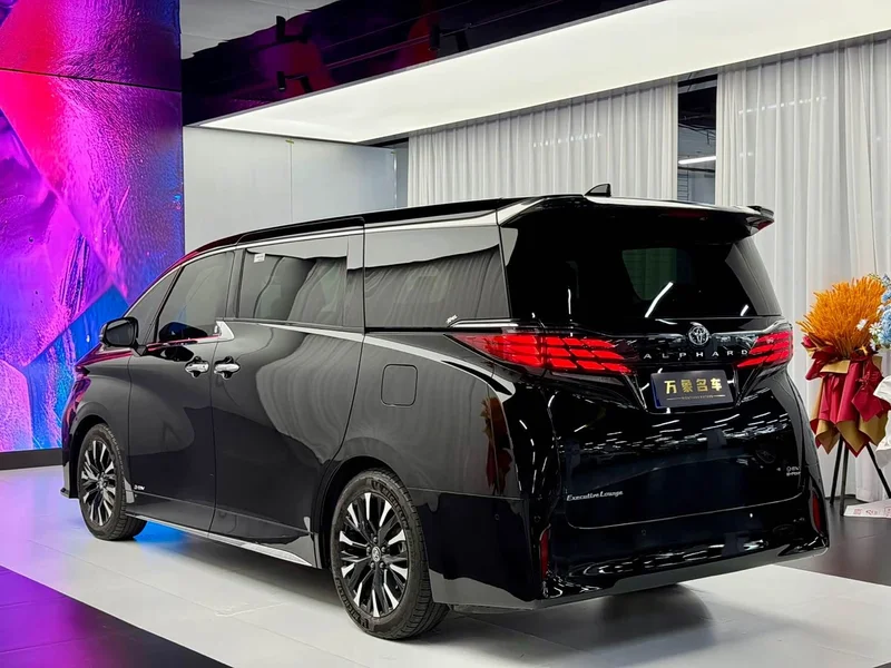 Toyota Alphard — фото 4
