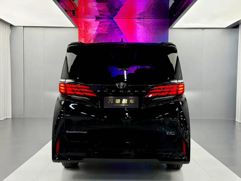 Toyota Alphard — фото 5